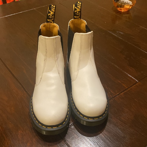 DOC MARTENS MEN SIZE 7 WHITE BOOTS - Picture 5 of 5